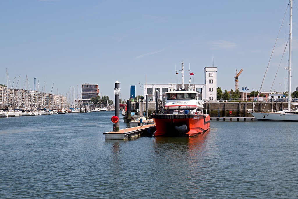 zeebrugge belgie hdr badplaats lissewege marine